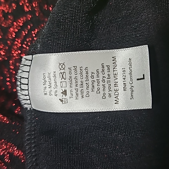 Large Irma Red and Black - Metalic Thread - Picture 5 of 6